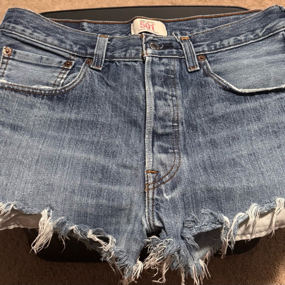 Levi's Blue Frayed Hem Denim Shorts Distressed 32 Women’s short shorts
